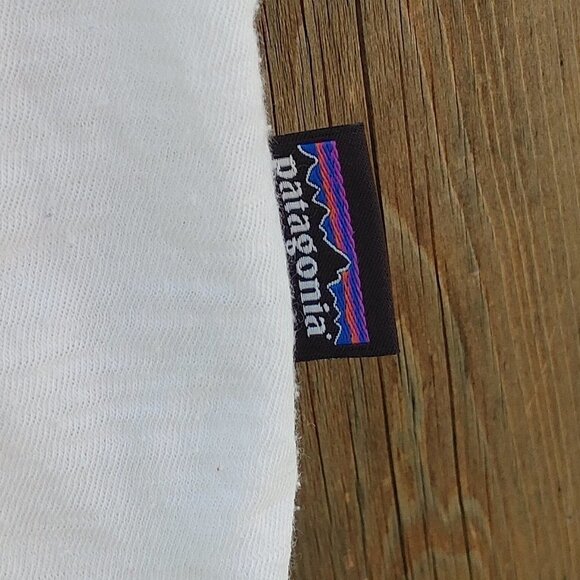 LOVELY PATAGONIA Tank Top with Breast Pocket Women's Size XS WHITE Light Weight - Picture 3 of 5
